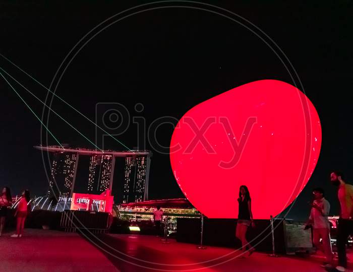 Ilight Singapore, Beautiful Red Heart Shoot With Marine Bay, Singapore