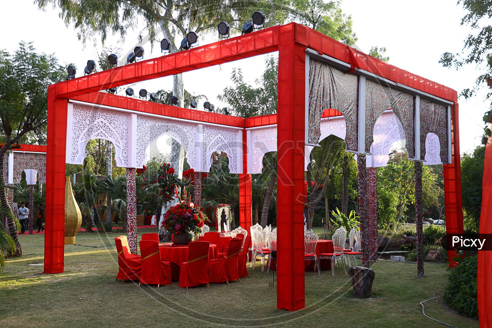 Jodhpur, Rajasthan, India, August 20Th, 2020: Luxury Wedding Destination Decorated With Red Round Tables And Flowers In A Backyard Arrangements For Guests, Wedding Event Decor Concept
