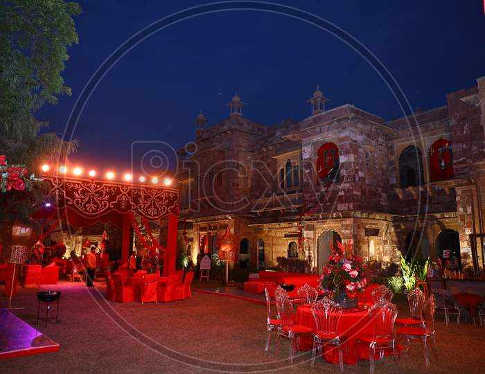 Jodhpur, Rajasthan, India, August 20Th, 2020: Luxury Decorated Backyard Of Royal Indian Palace Ready For Guests For Wedding Or Reception Ceremony, Beautiful Back Lights, Evening Time Shot