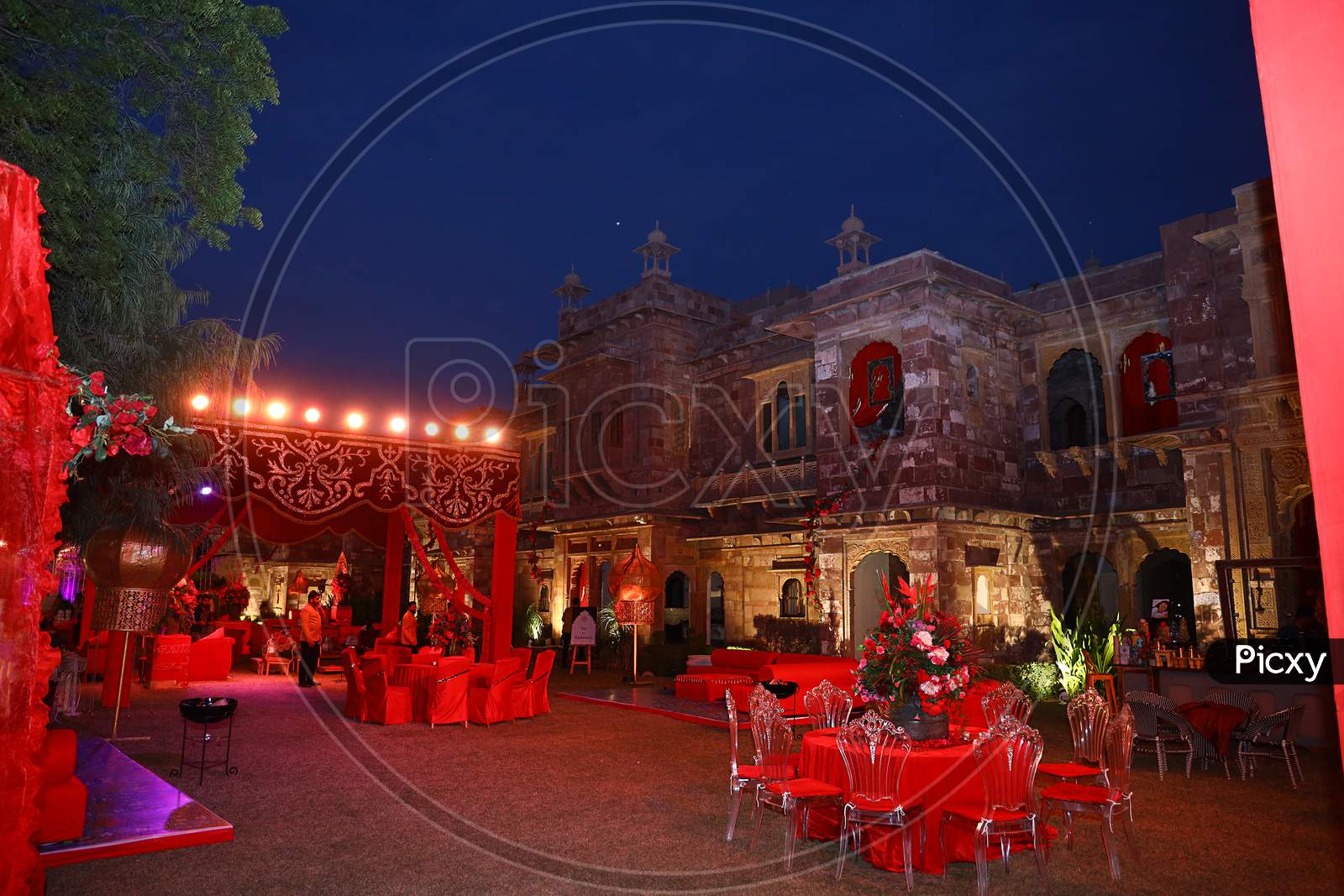 Jodhpur, Rajasthan, India, August 20Th, 2020: Luxury Decorated Backyard Of Royal Indian Palace Ready For Guests For Wedding Or Reception Ceremony, Beautiful Back Lights, Evening Time Shot
