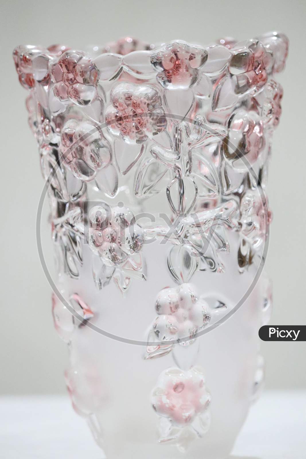 Beautiful Flower Vase in Glass