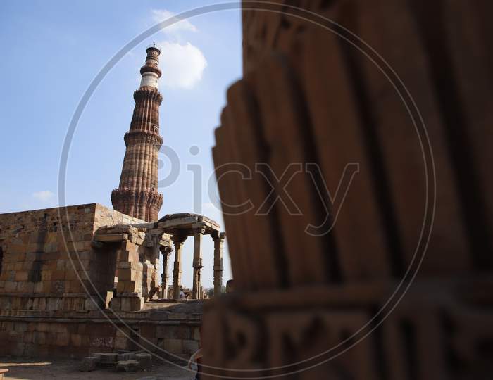 qutub minar the historical monument