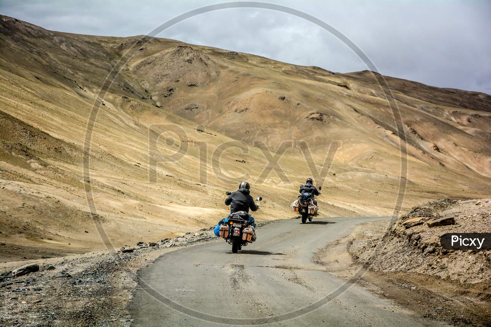 MOTORCYCLING AT LADAKH