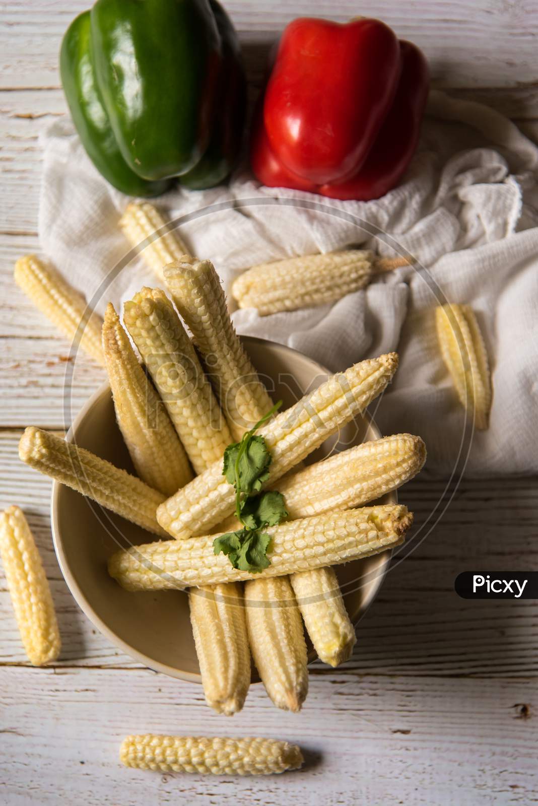 Vertical top view of baby corn and capsicum