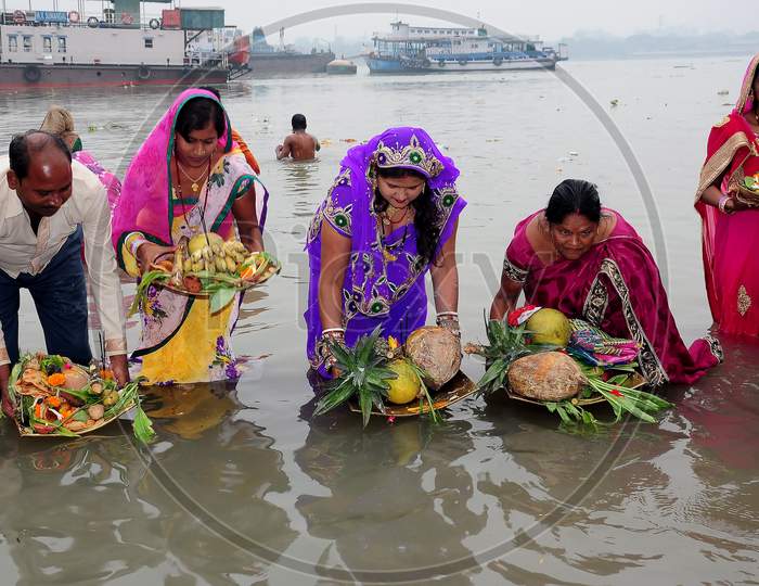 The ritual of Chhath puja festival is going on.