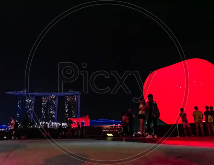 Ilight Singapore, Beautiful Red Heart Shoot With Marine Bay, Singapore