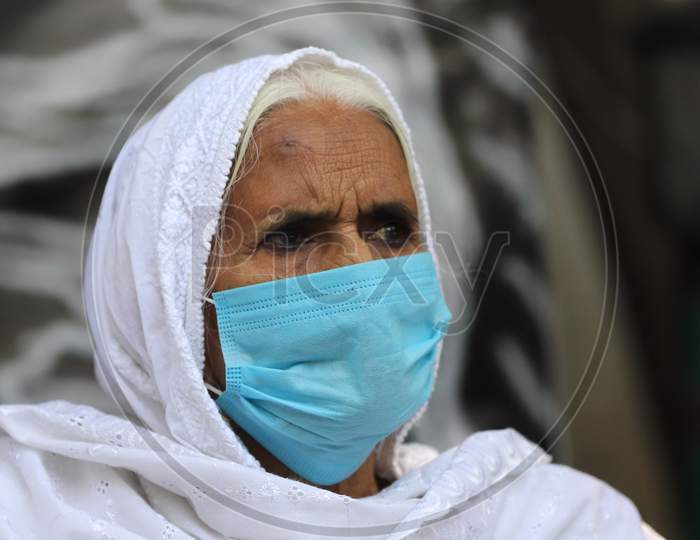 Bilkis Bano attends a press conference in New Delhi, India, 29 September 2020. The 82-year-old protester Bilkis Bano, known as 'dadi'  of Shaheen Bagh, participated in anti-Citizenship Amendment Act (CAA) protests, was named as one of the 100 most influential people of the 2020 by Time Magazine.
