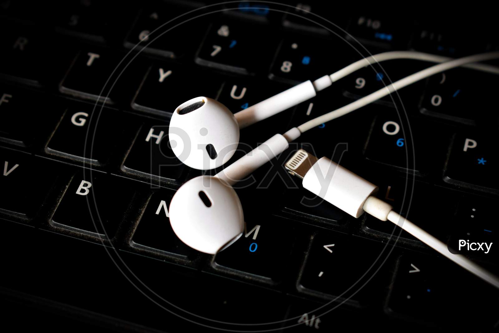 A wired headphones of Apple company