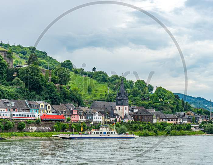 Frankfurt, Germany - 27Th May 2018: Niederheimbach Cruise Boat Dock In The City Of Saint Goar, Part Of Rhine Romantic