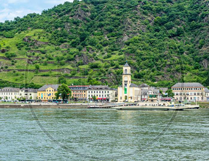 Frankfurt, Germany - 27Th May 2018: Cruise Boat On The Rhine River