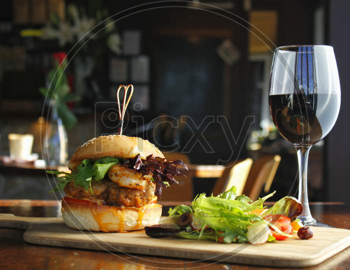 Burger with wine, maxicon style