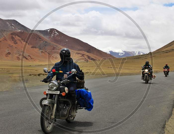 Riders riding in Ladakh, Leh-Manali Highway