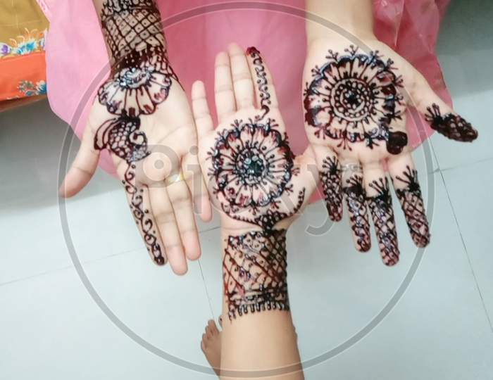 Mehndi  design hands