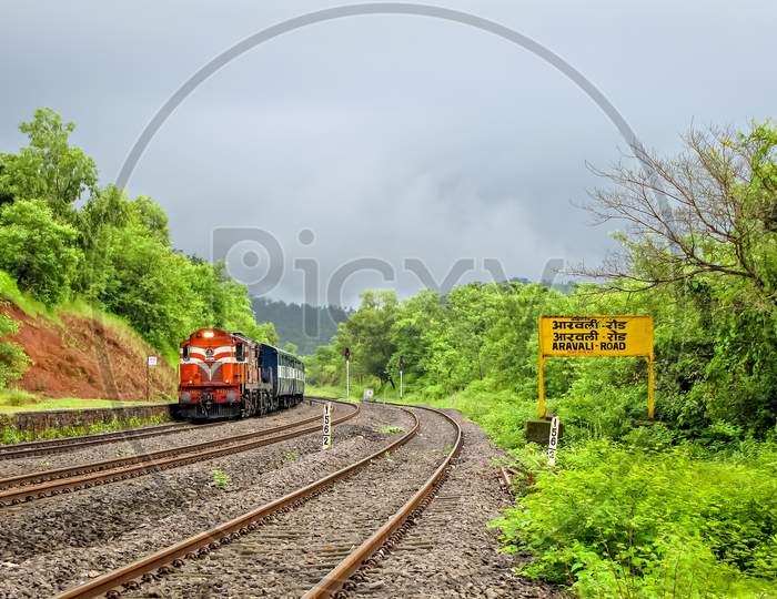 Indian Railway'S Passenger Carrying Train Entering A Beautiful, Scenic Station,