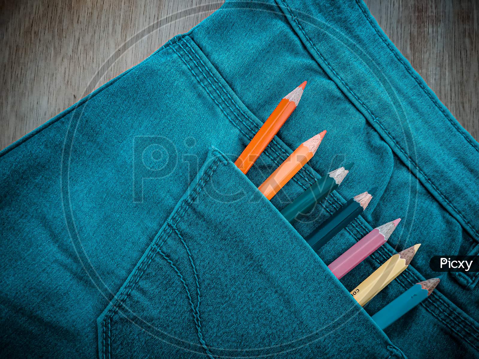 Jeans with color pencil