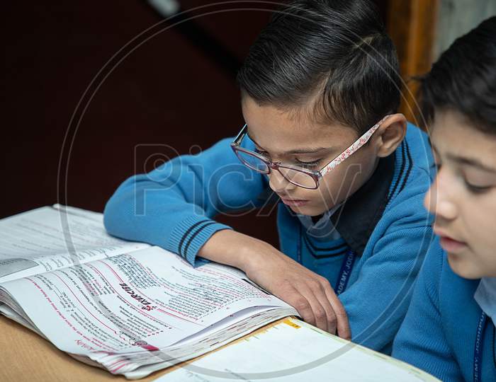Jodhpur, Rajasthan, India - Jan 10Th 2020: Primary Indian Students Studying In The Classroom Taking Exam / Test Writing In Notebooks. Education Concept.