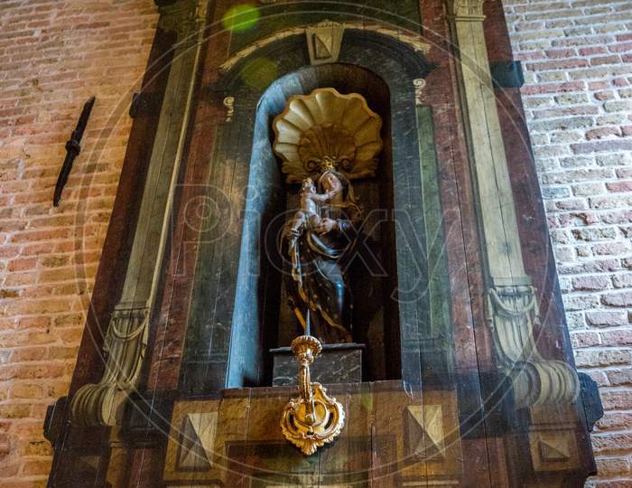 Sculpture Of Mary And Baby Jesus In Brugge, Belgium