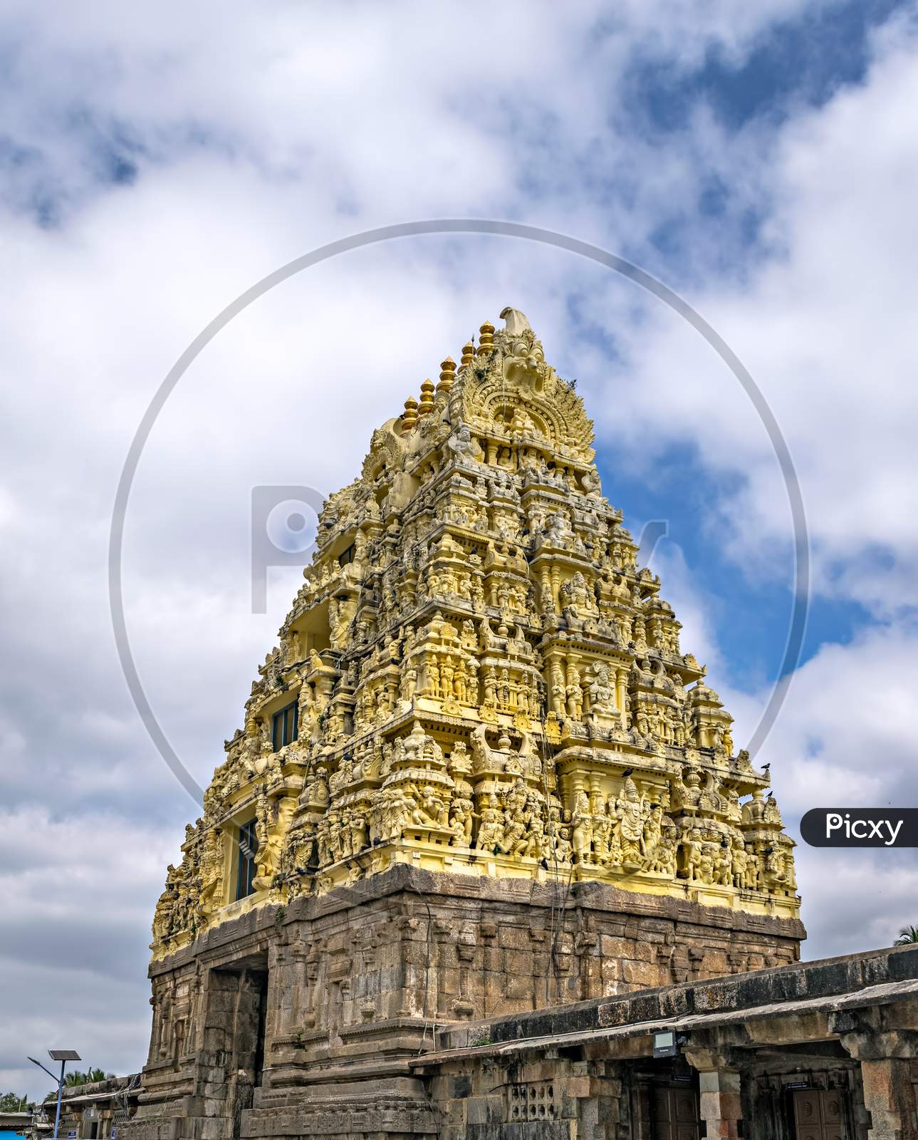 Image of Intricately Carved Dome Of The Entrance Of Chennakeshava ...