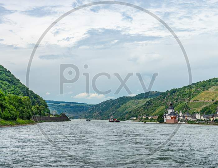Frankfurt, Germany - 27Th May 2018: Saint Antonius Cruiser Boat Near Burg Pfalzgrafenstein Castle On The Rhine River