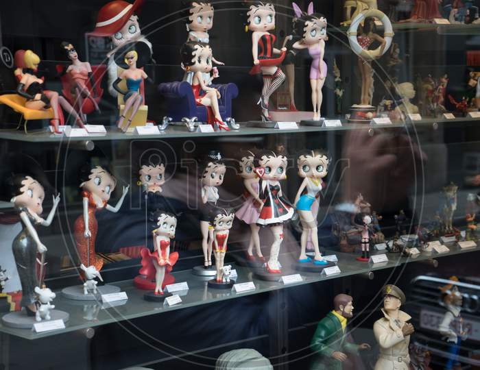 Brussels, Belgium - April 14 : Sculpture Of Betty Boop Displayed In A Shop Called Multibd Le Neuviene Art On April 14 In Brussels