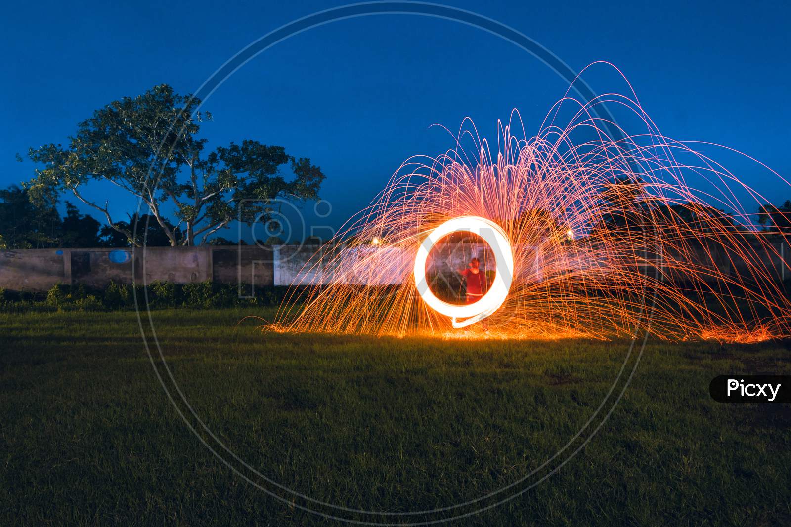 Steel Wool photography in a great frame