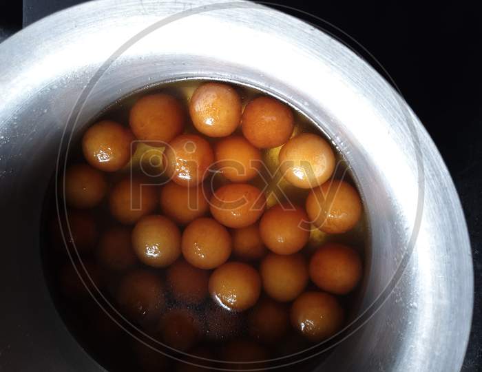 These are gulab jamun in the pan