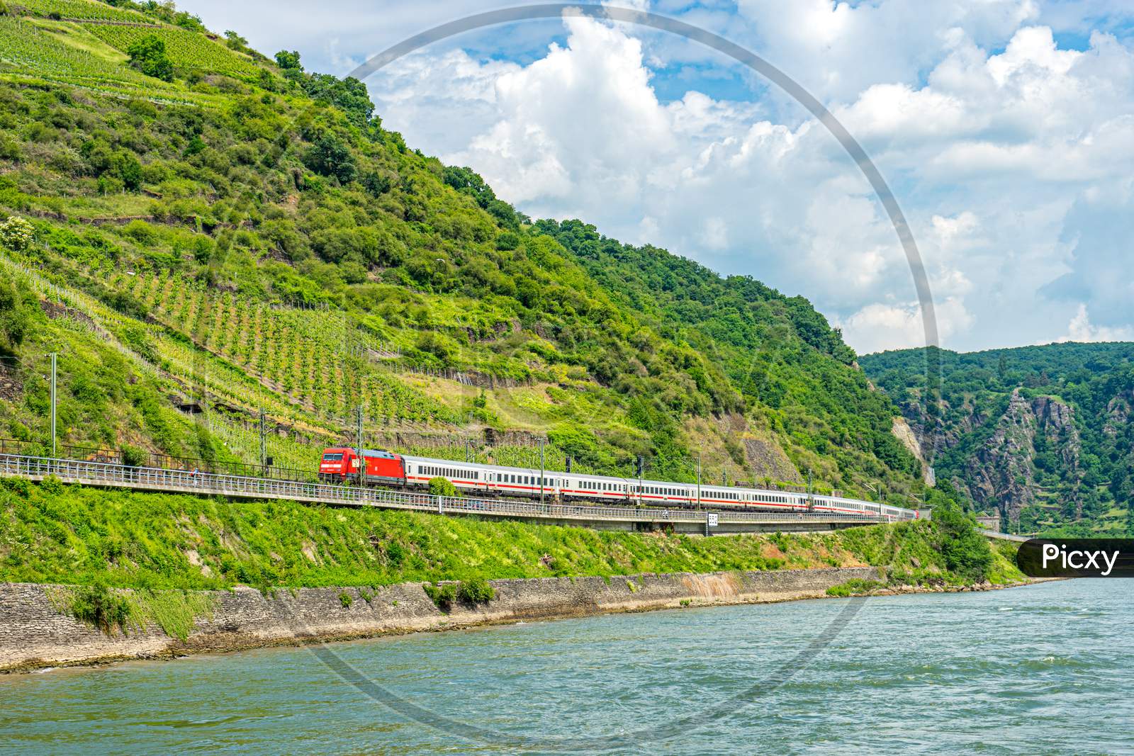 Frankfurt, Germany - 27Th May 2018: Deutsche Bahn Railway Train Along The Wine Terraced Hills Of Rhine Romantic