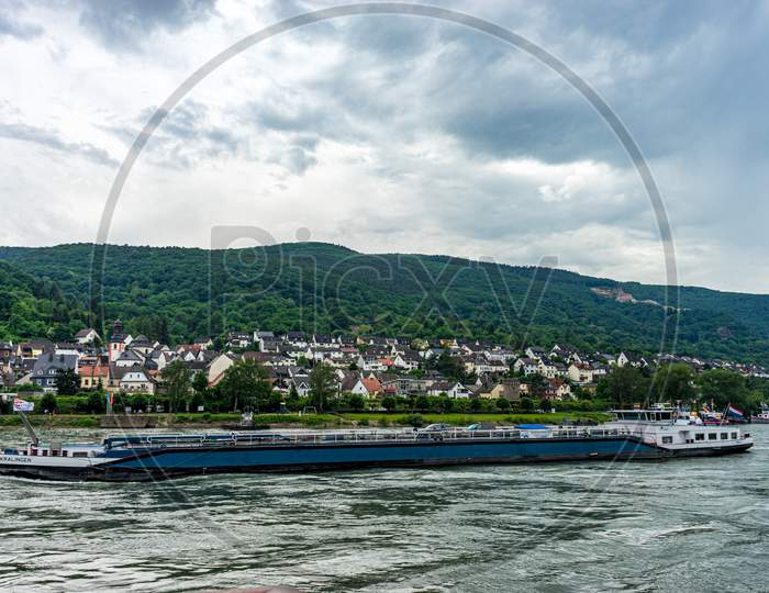 Frankfurt, Germany - 27Th May 2018: Kralingen Boat On Thr Rhine River