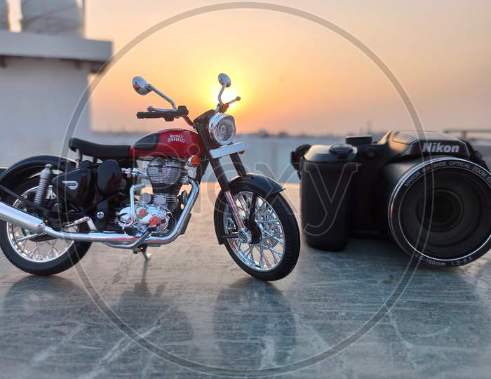 royal enfield miniature model with camera