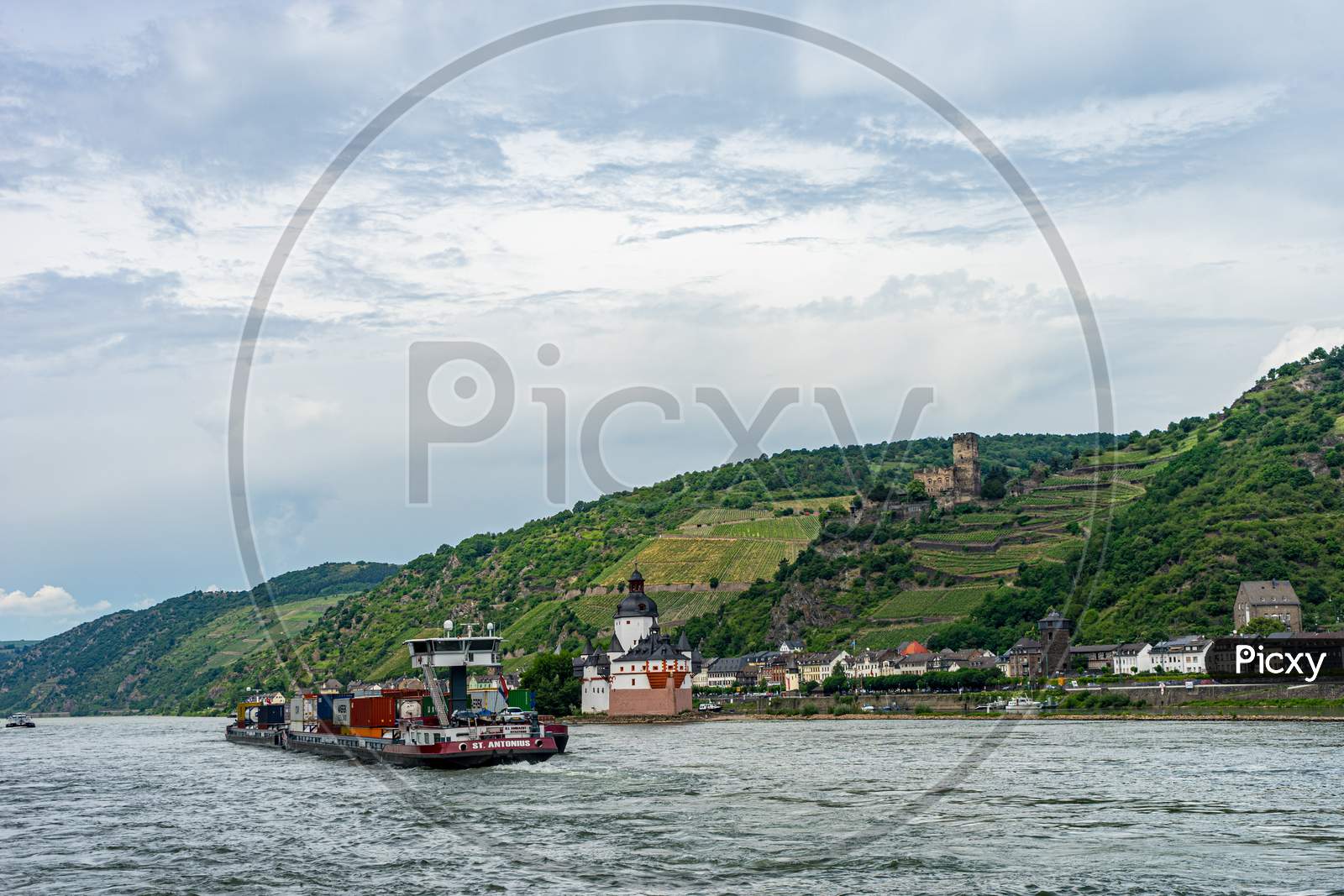 Frankfurt, Germany - 27Th May 2018: Saint Antonius Cruiser Boat Near Burg Pfalzgrafenstein Castle On The Rhine River
