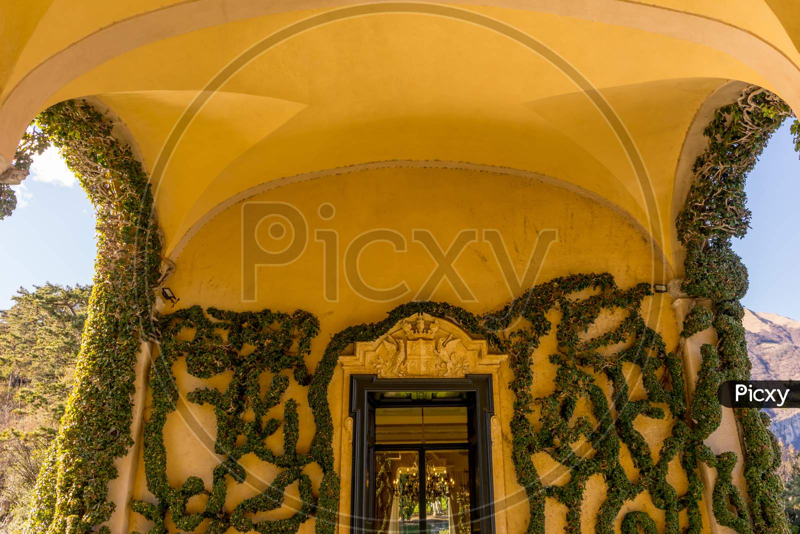 Lecco, Italy-April 1, 2018: Arch With Creeper Decoration In The Famous Villa Del Balbianello At Lecco, Lombardy
