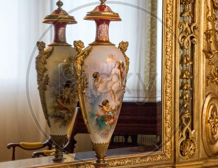 Varenna, Italy - March 31, 2018: Vase Decoration At Villa Monastero In Varenna On Cloudy Day. Lake Como, Lombardy, Italy