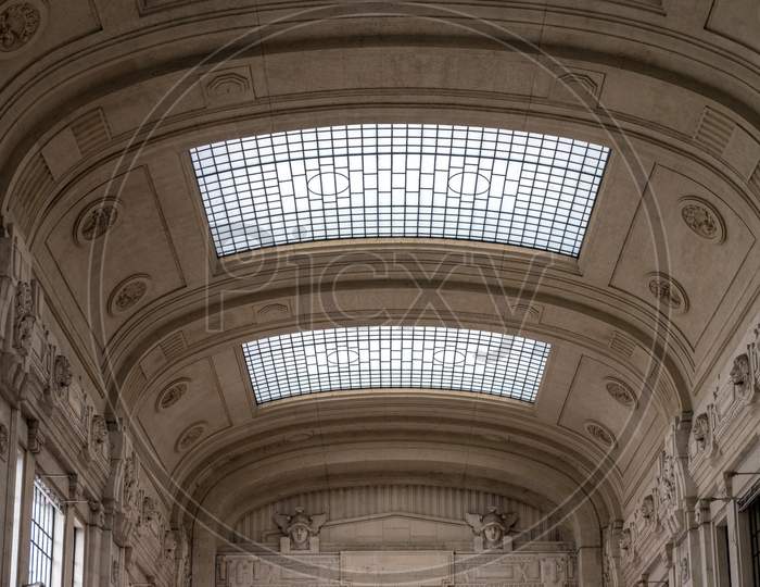 Milan Central Station - March 31: The Interior Of Milan Central Railway Station On March 31, 2018 In Milan, Italy. The Milan Railway Station Is The Largest Train Station In Europe By Volume