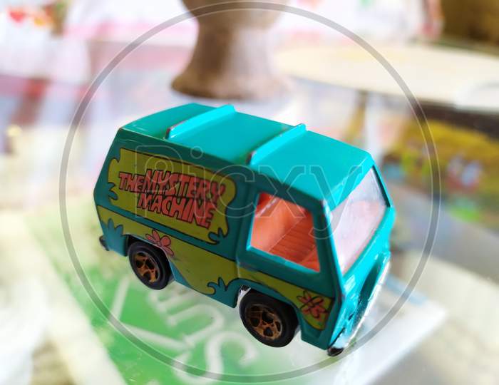 Scooby toy car