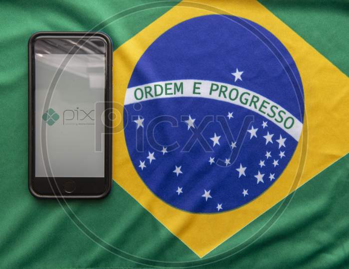 Florianopolis, Brazil. 28/09/2020: Top View Of Pix Logo On Smartphone Screensabout The Brazilian Flag. Pix, New Brazilian Electronic Payment System. Brazilian Central Bank. Copy Space.