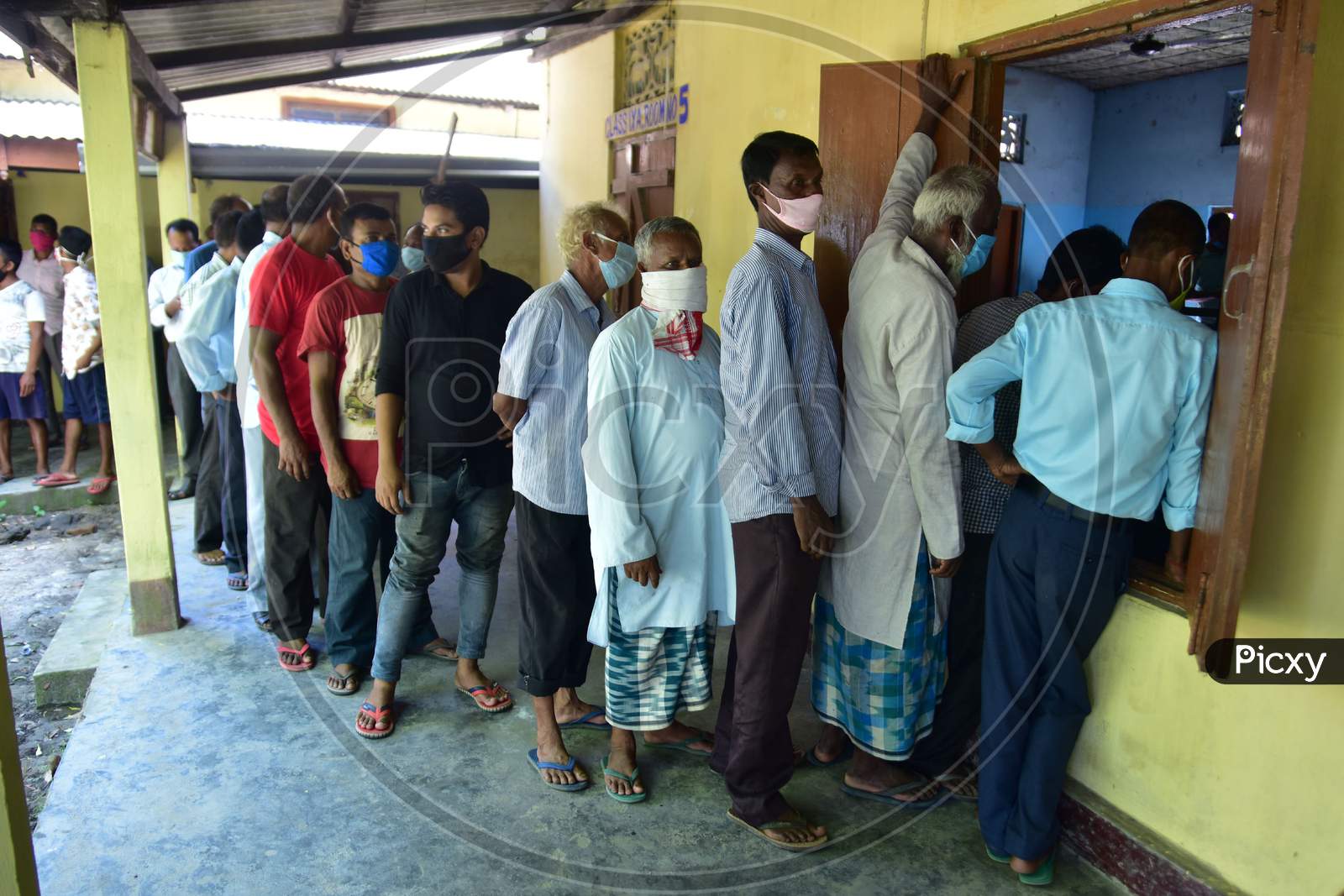 People  stand in a queue to   gives swab sample for COVID-19 rapid antigen test in Nagaon district, in the northeastern state of Assam, on Sept 30,2020.