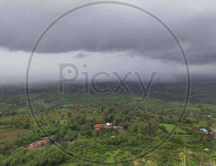 The cloudy sky view from the Pahnala fort.
