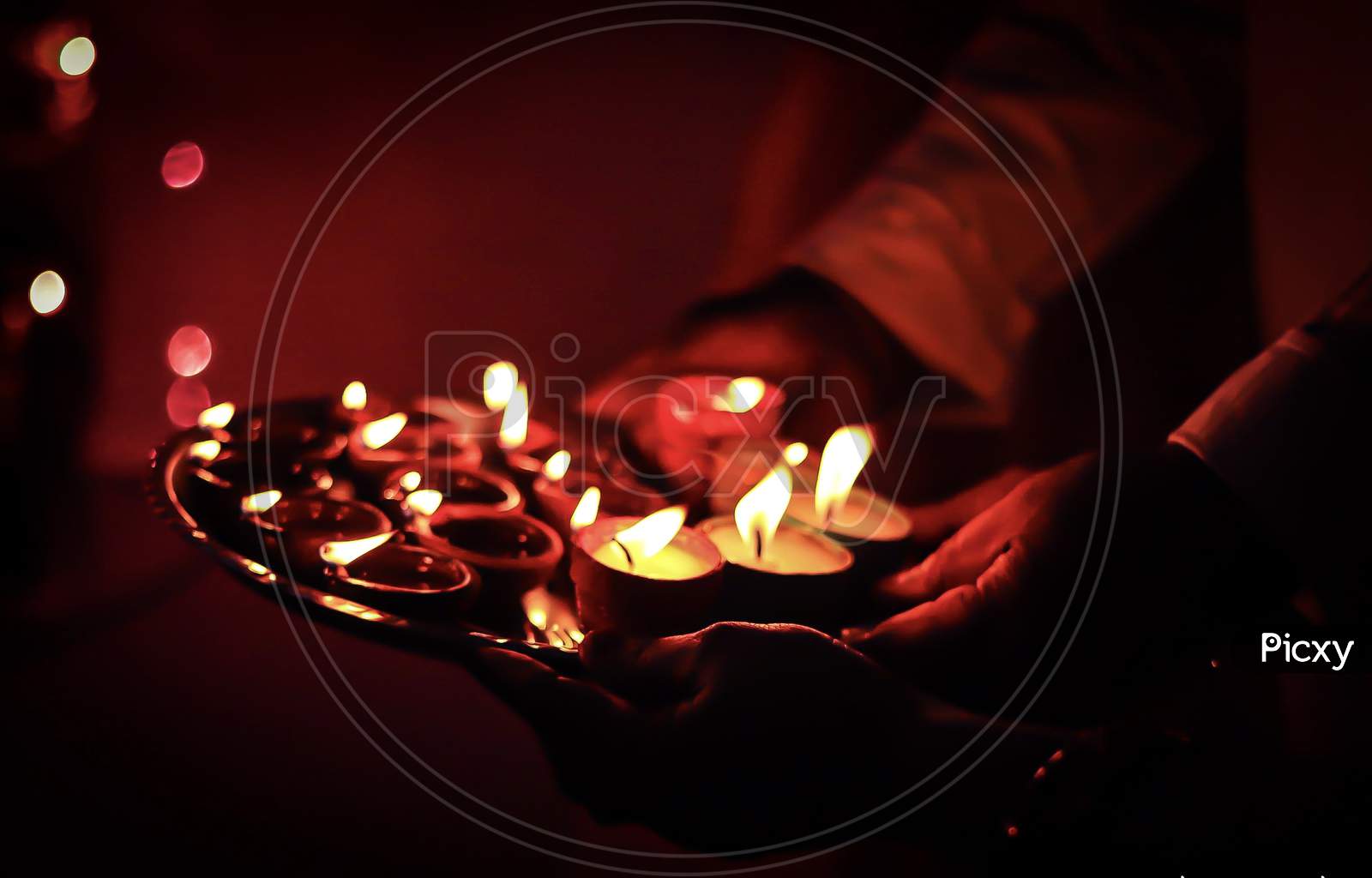 lets each diya you light bring a glow of happiness on your face and enlighten your soul.