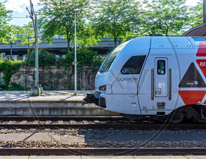 Mainz, Germany - 30Th May 2018: The Re4 Train To Germersheim Via Ludwigshafel Suwex Train At Mainz, Regio Deutsche Bahn
