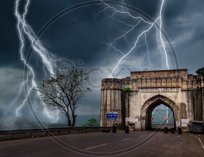 Lightning, Historic Site, Jam Gate, Lightning at jam Gate