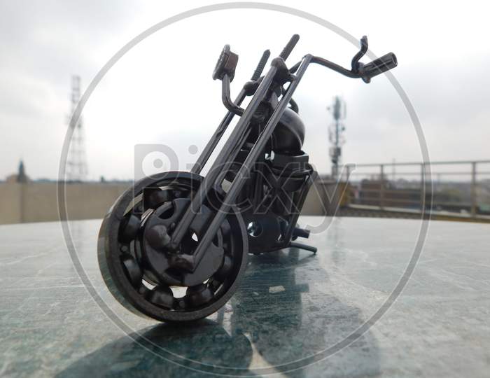 mettalic chopper bike