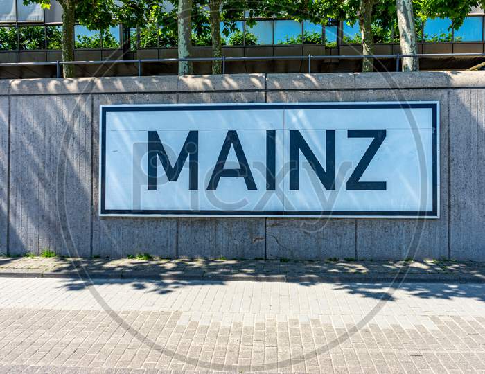 Mainz, Germany - 30Th May 2018: Name Of The City Mainz On A Wall