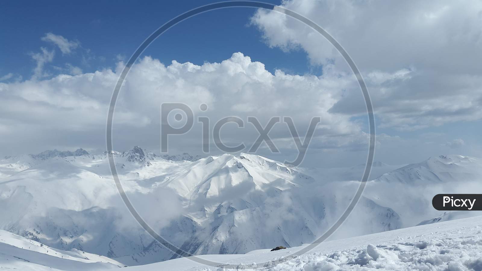 Gulmarg,kashmir snow clad mountain