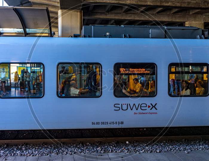Mainz, Germany - 30Th May 2018: The Re4 Train To Germersheim Via Ludwigshafel Suwex Train At Mainz