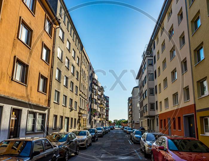 Mainz, Germany - 30Th May 2018: Cars Parked On The Street In The City Of Mainz, Germany