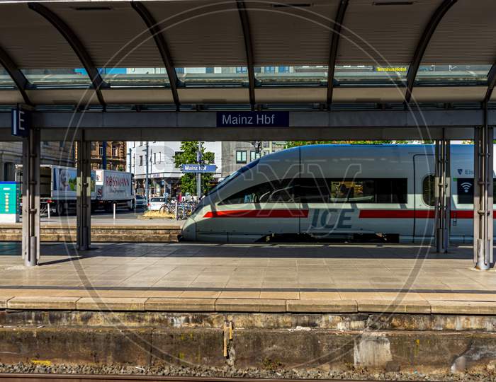 Mainz, Germany - 30Th May 2018: Deutsche Bahn High Speed Ice Train At Train Station At Mainz, Germany