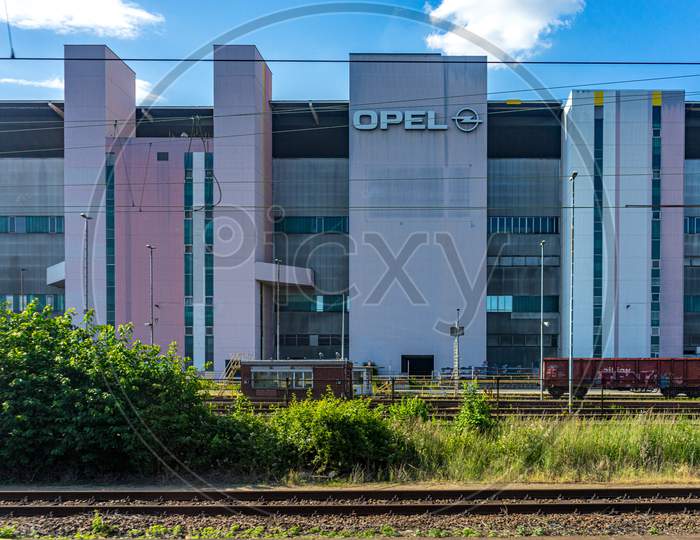 Mainz, Germany - 30Th May 2018: Opel Building Wwith Deutsche Bahn Db Train In The City Of Mainz, Germany