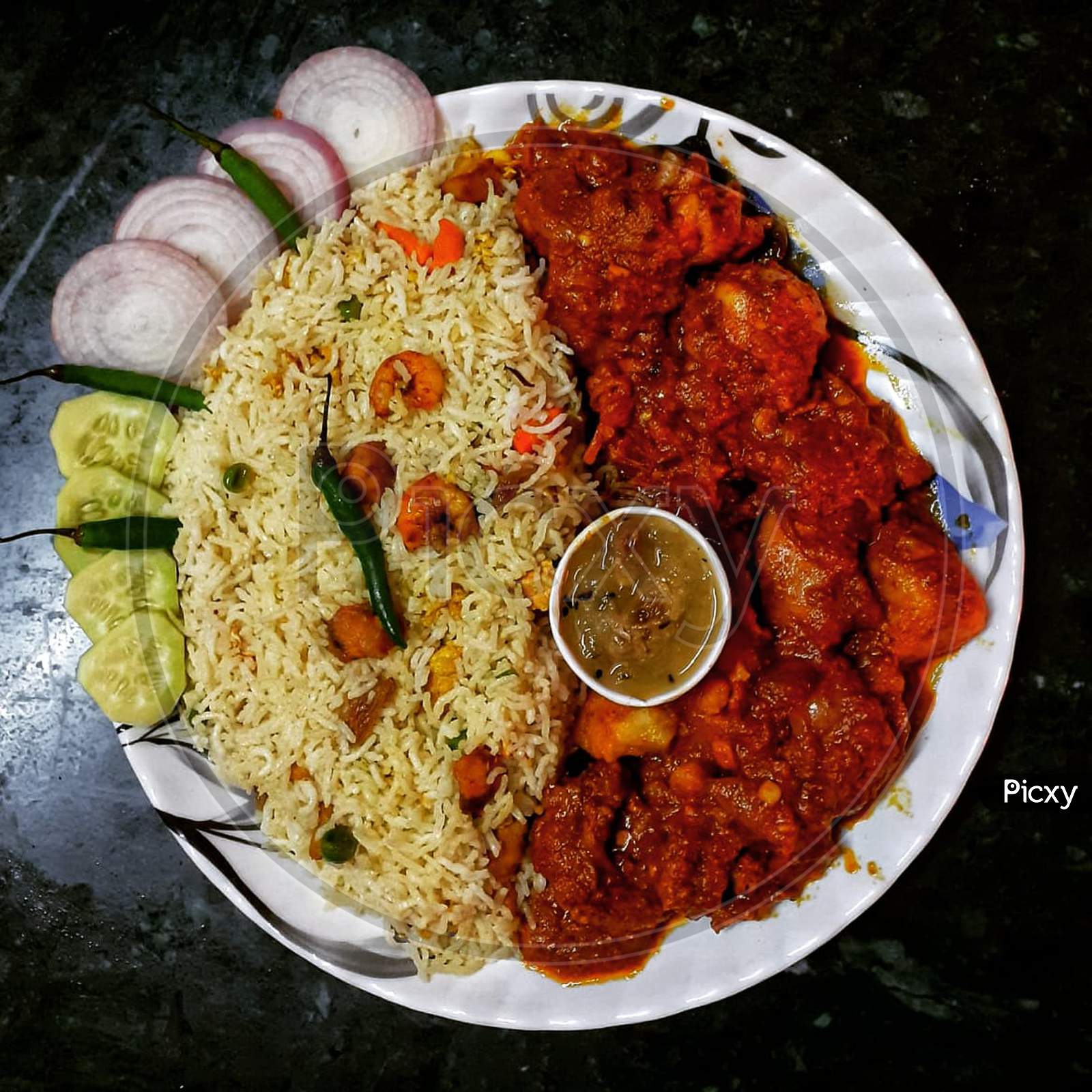 Mixed fried rice with spicy chicken