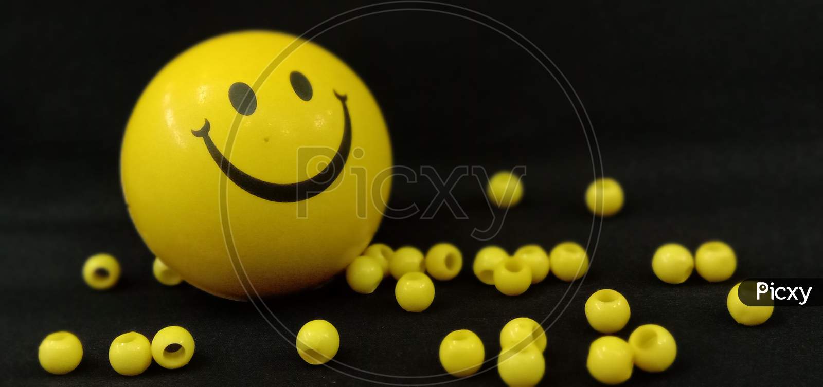 Yellow coloured smiley ball