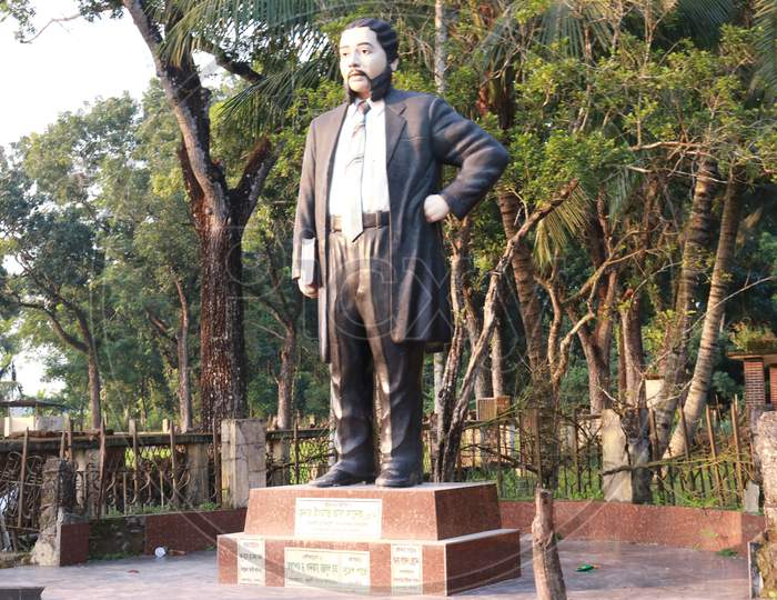 Michael Madhusudan Dutta statue